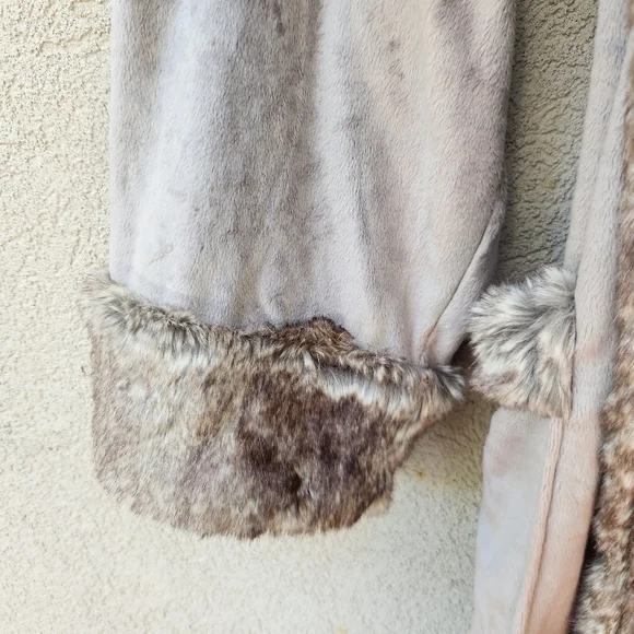 POTTERY BARN Intimates & Sleepwear Women's Robe Large Faux Fur Hood No Belt - Picture 16 of 16